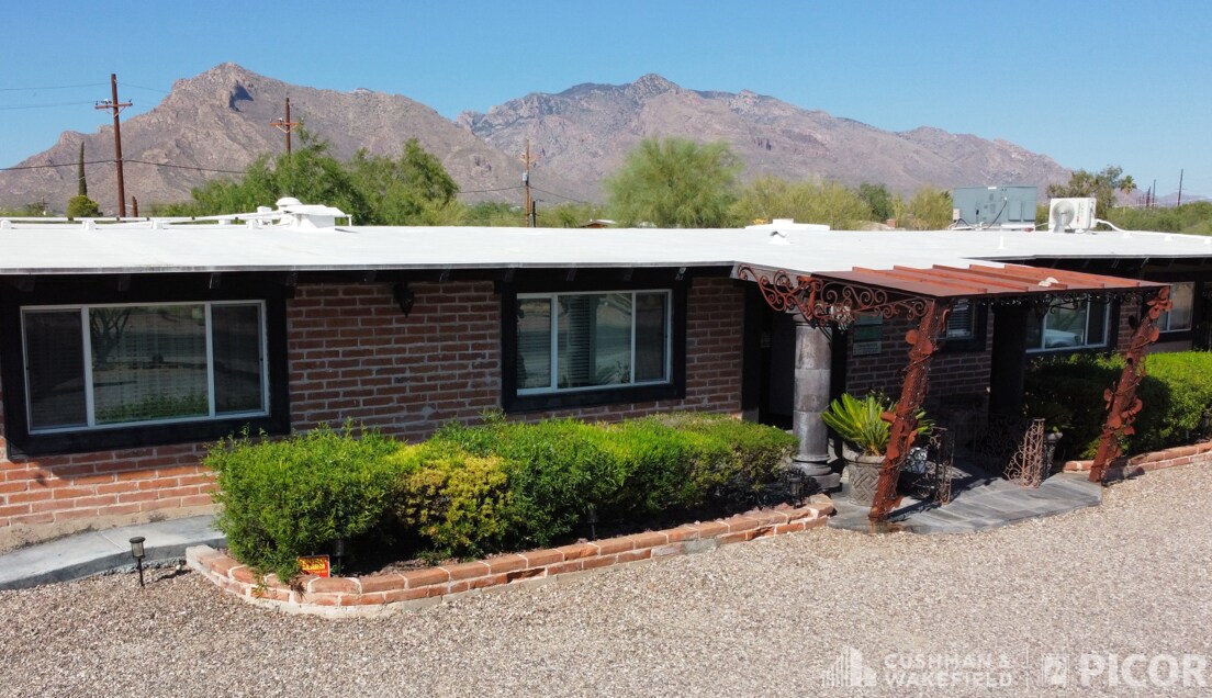 1102 W Ina Rd, Tucson, AZ for Sale