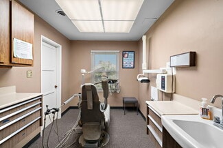 Brea, CA Office/Residential - 700 S Brea Blvd
