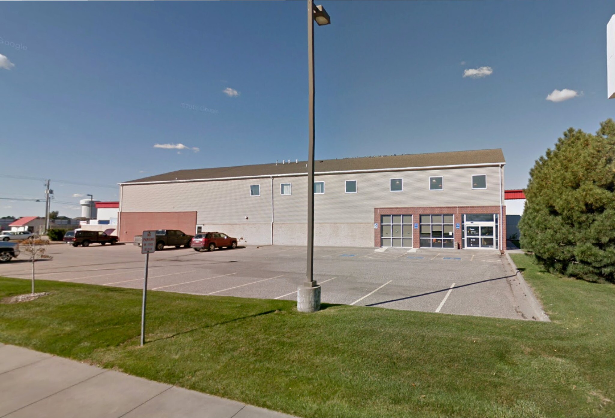 221 W 44th St Kearney, NE 68845 Flex Property for Lease on