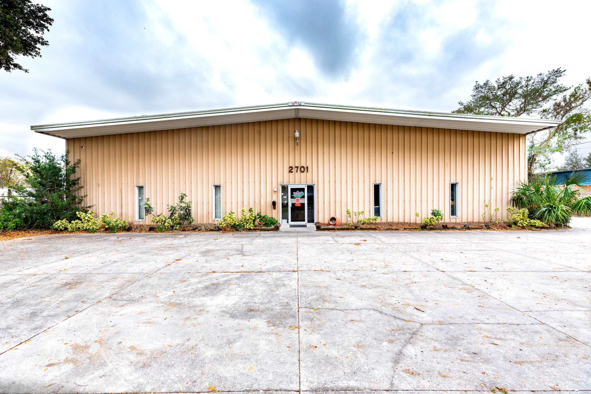 2701 Airport Rd, Plant City, FL for Sale