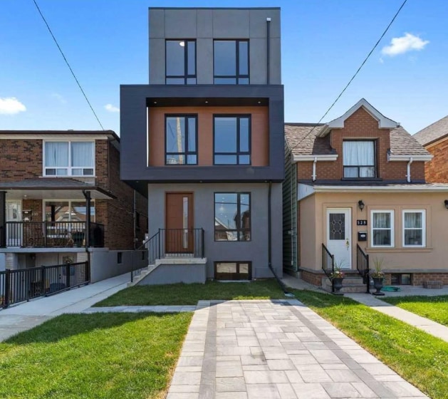 531 Delaware Av N, Toronto, ON for Sale