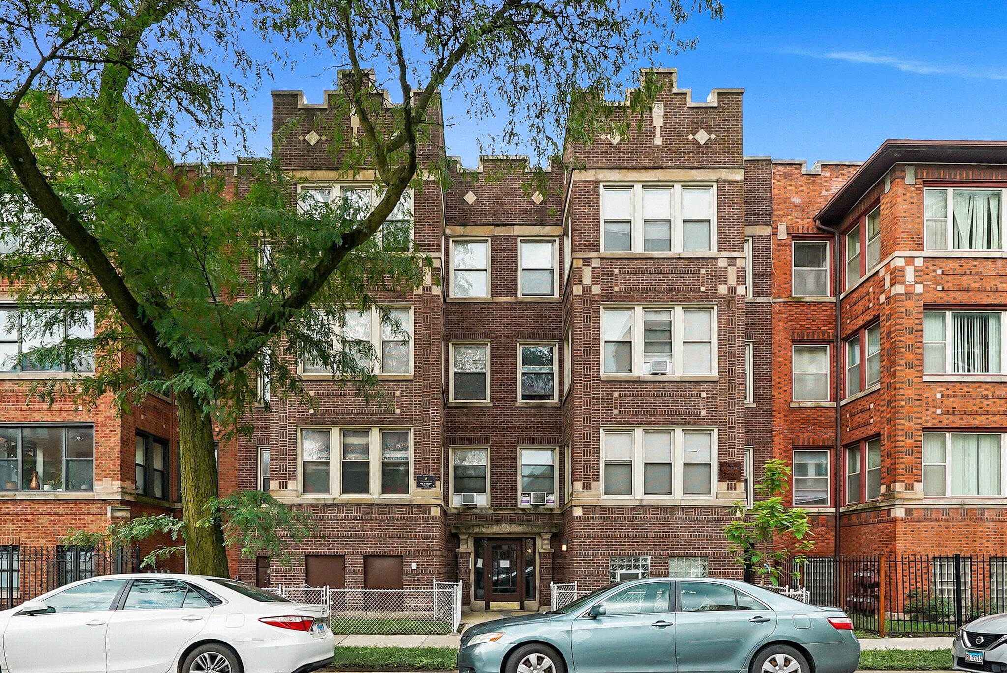 7220 S Yates Blvd, Chicago, IL for Sale
