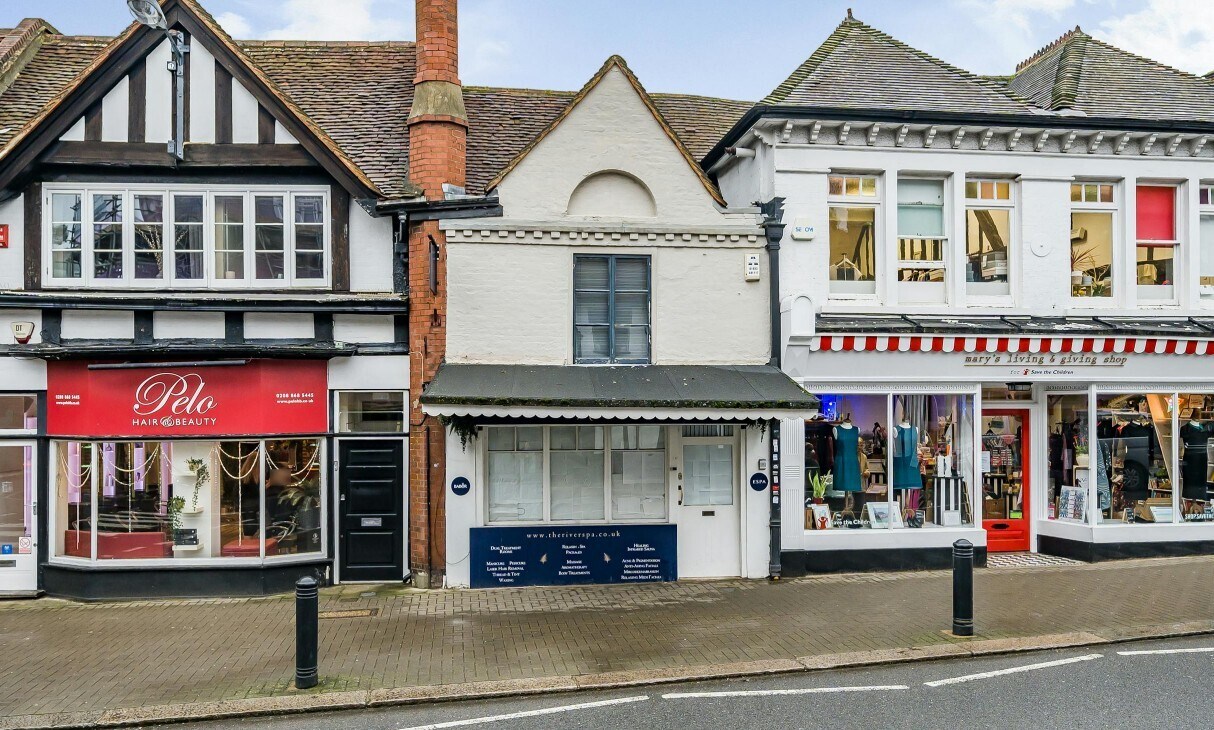 7 High St, Pinner, LND for Sale