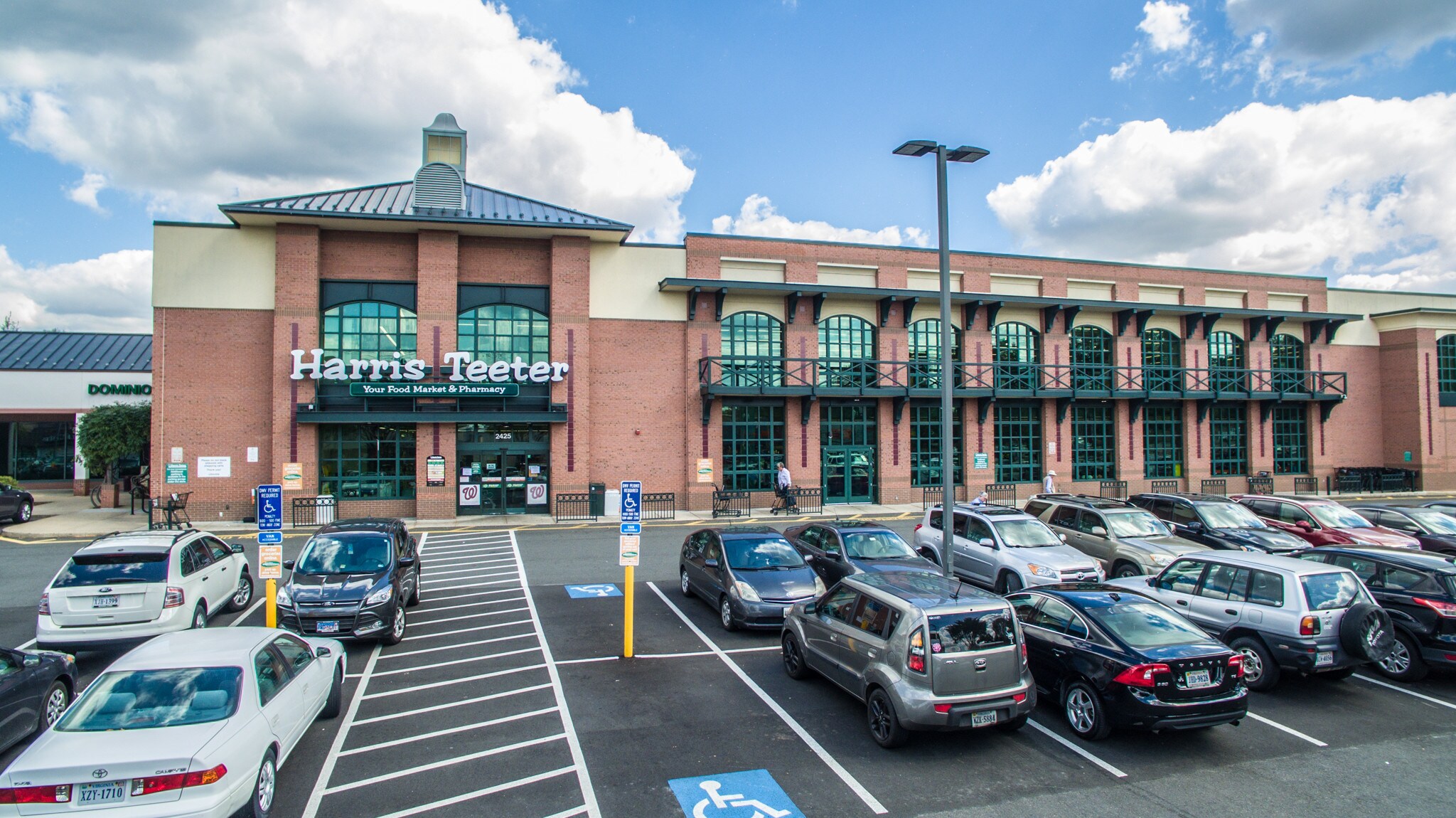 24252507 N Harrison St Arlington, VA 22207 Shopping