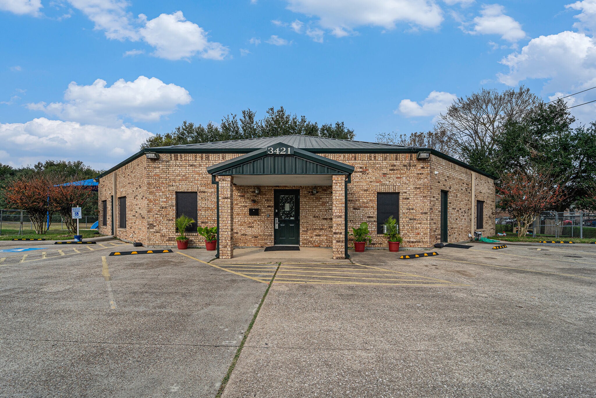 3421 E Walnut St, Pearland, TX for Sale