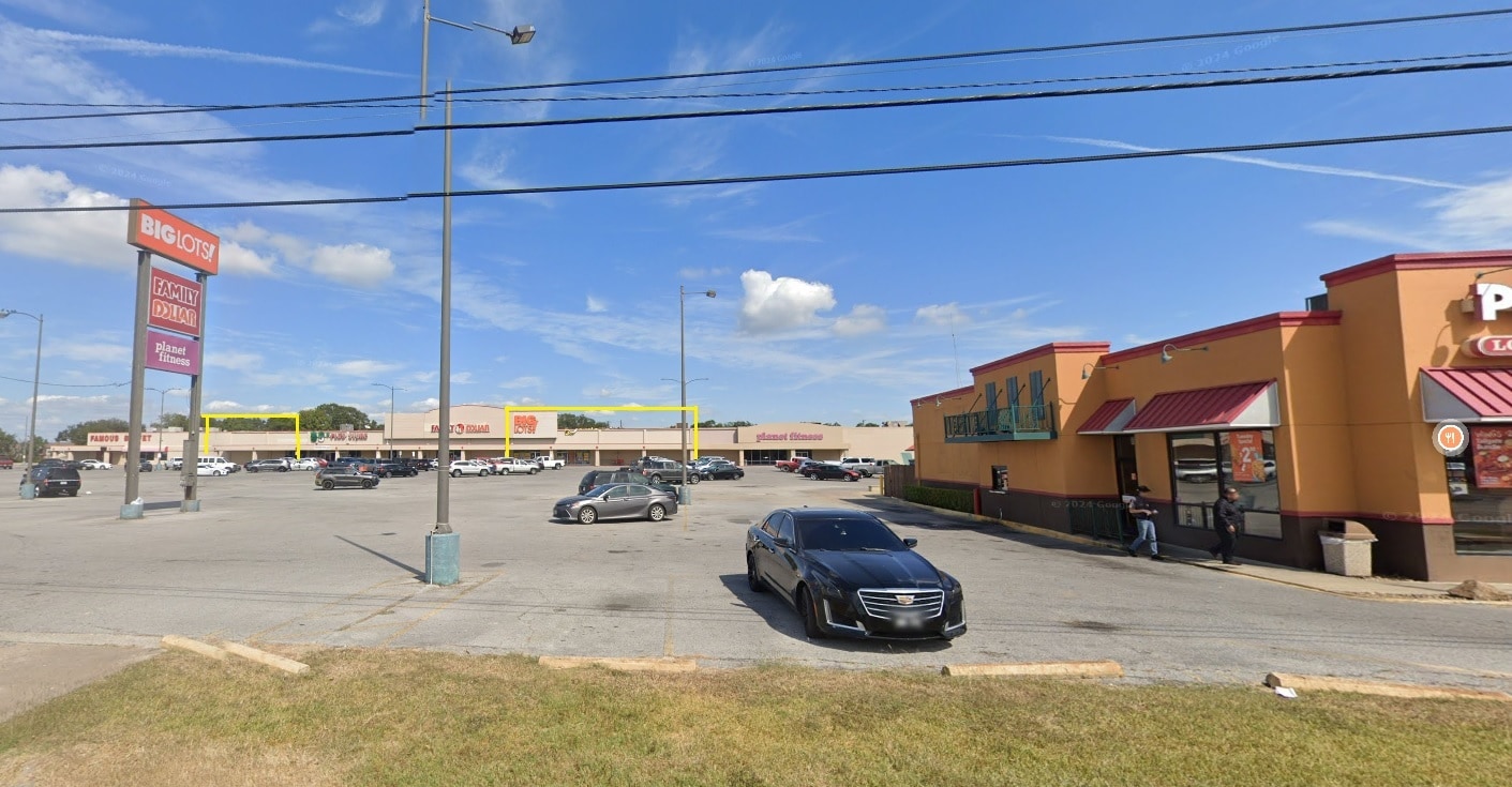 4900-5180 Twin City Hwy, Groves, TX for Rent