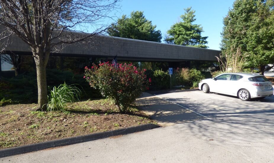 27 Hollenberg Ct, Bridgeton, MO for Rent