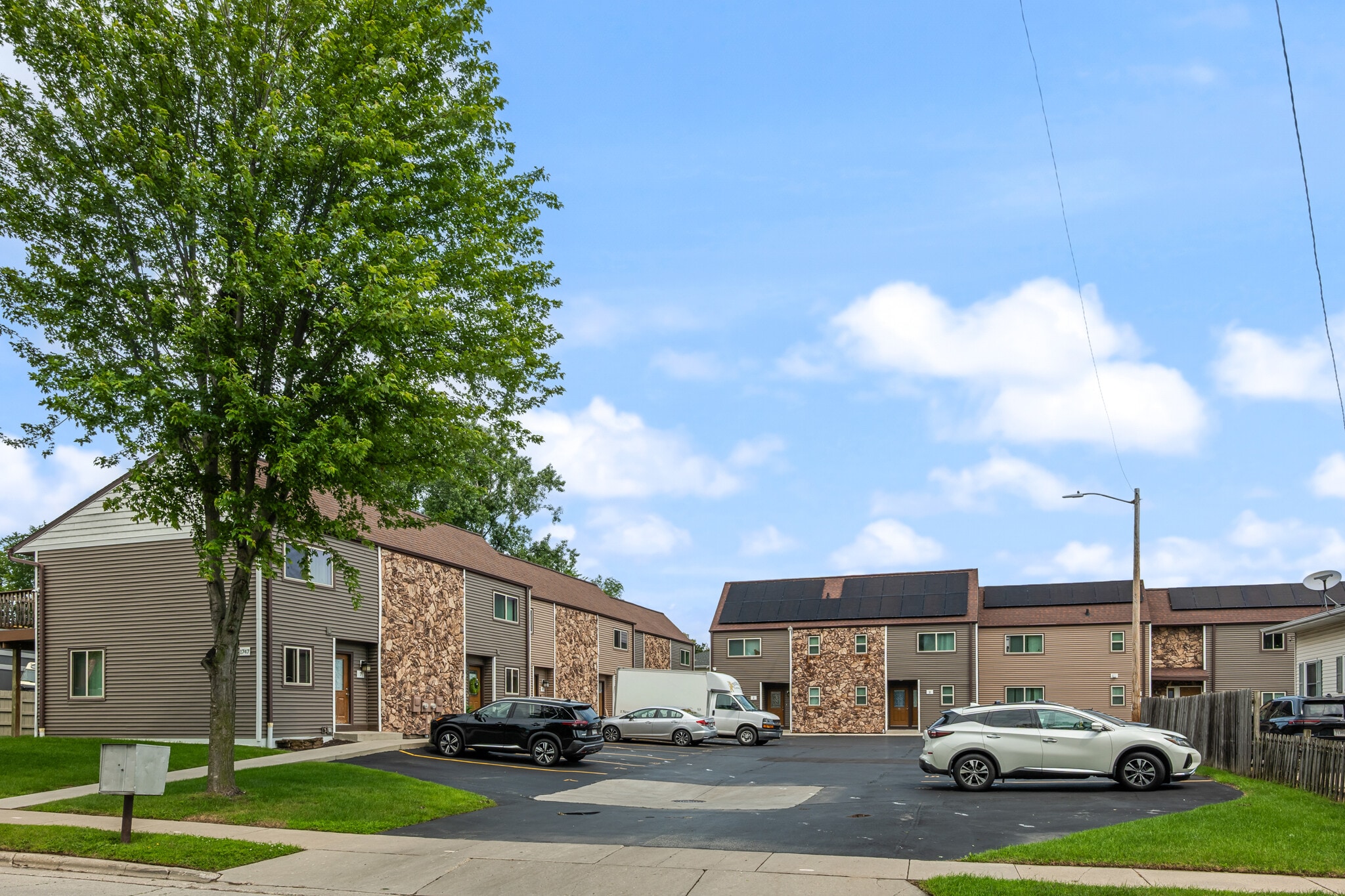 1747 Oakdale Ave, Green Bay, WI for Sale