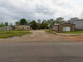 Palestine, TX Light Manufacturing - 2000 E Murchison St