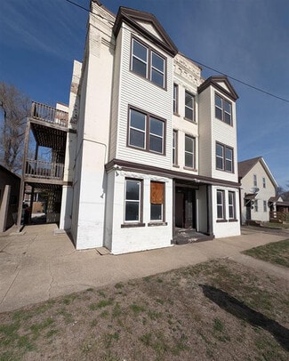 Peoria, IL Apartments - 601-609 NE Perry Ave