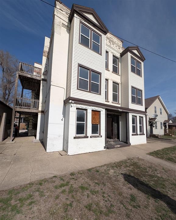 601-609 NE Perry Ave, Peoria, IL for Sale