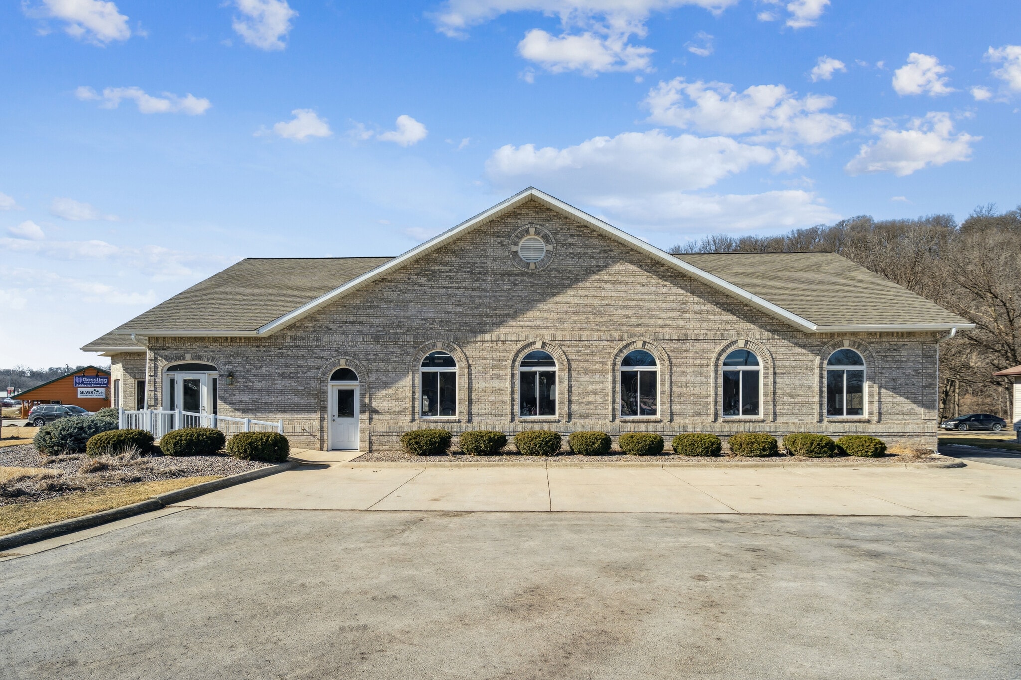 702 Short St, Decorah, IA for Sale