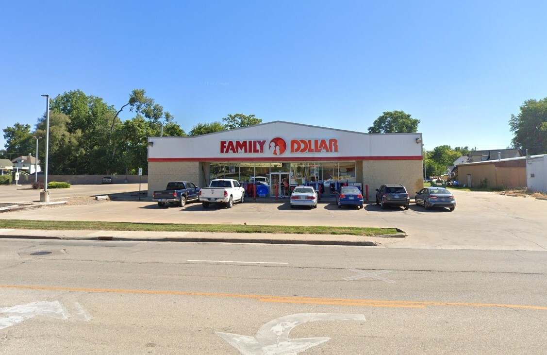 1110 E Main St, Galesburg, IL for Rent
