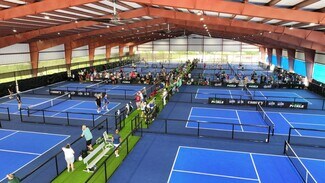 Orange Park, FL Sports and Entertainment - 2525 Country Club Blvd