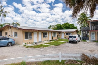 Naples, FL Apartments - 3137-3181 Bayshore Dr
