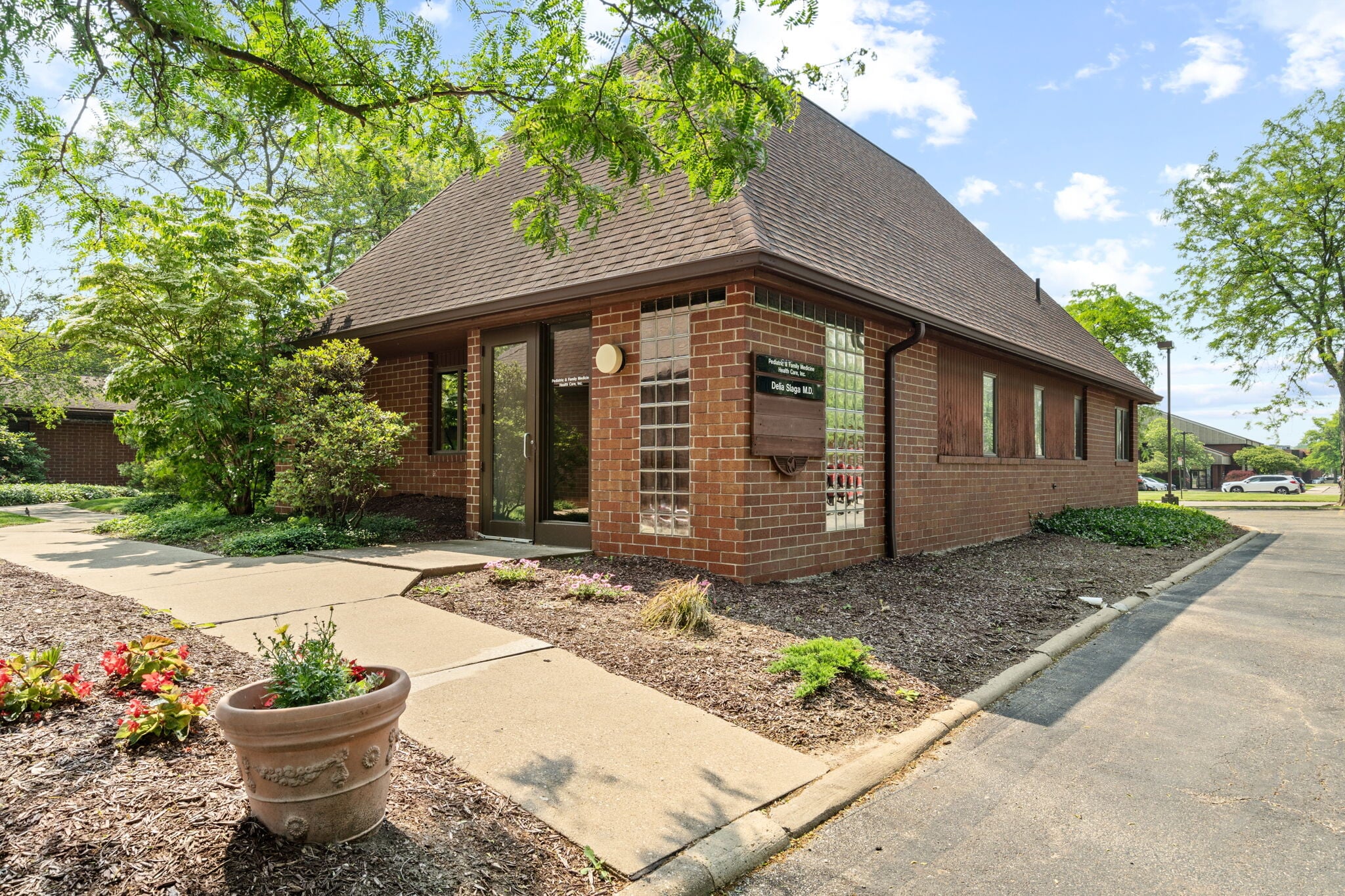 2400 Wales Ave NW, Massillon, OH for Rent