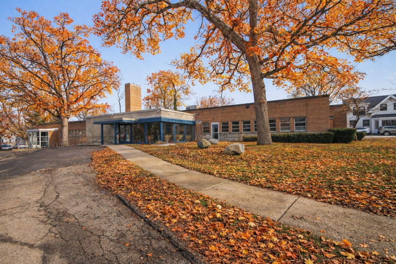 833 Lake Dr SE, Grand Rapids, MI for Sale