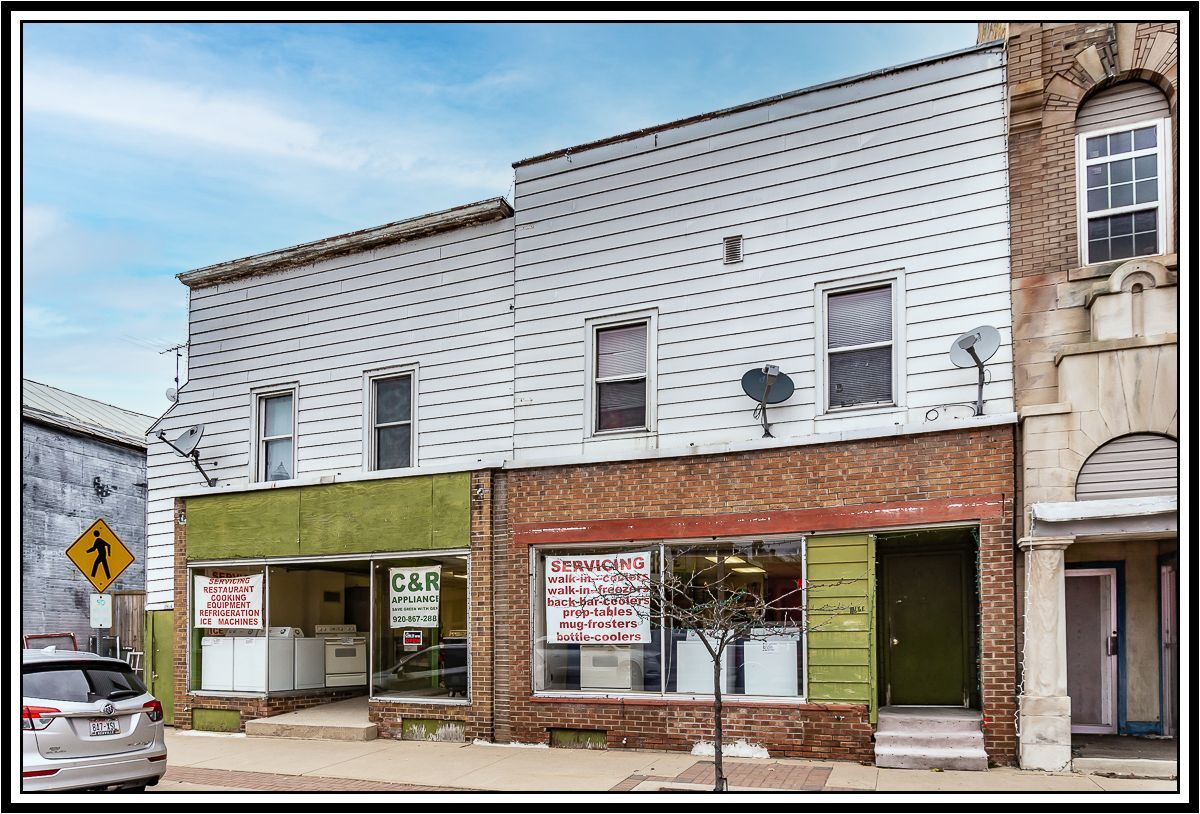 114 E Main St, Weyauwega, WI for Sale