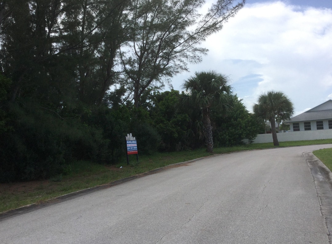 10 E Aqua Ra Dr, Jensen Beach, FL for Sale