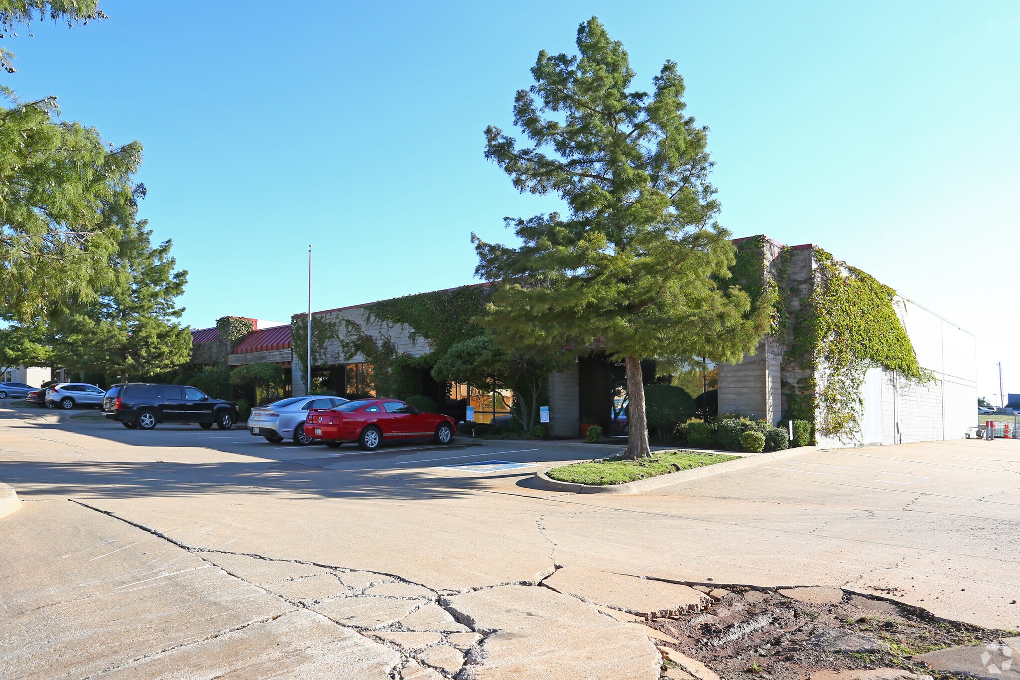 7700 N Hudson Ave, Oklahoma City, OK for Rent