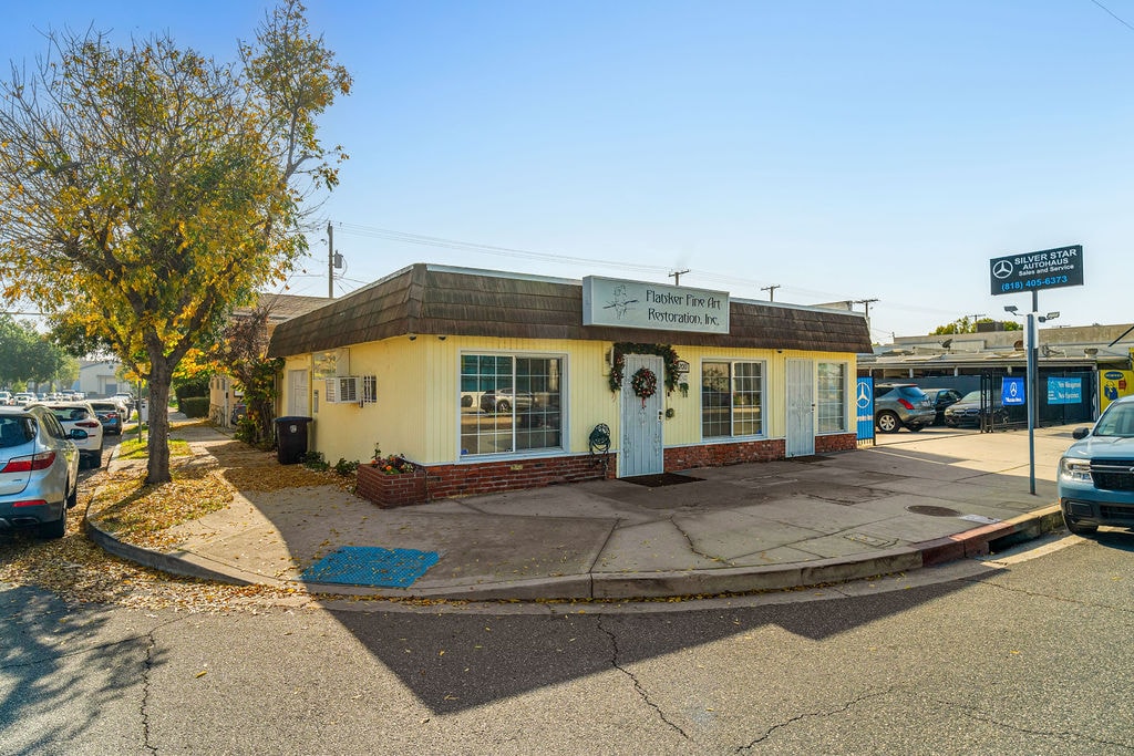 2200 W Burbank Blvd, Burbank, CA for Sale
