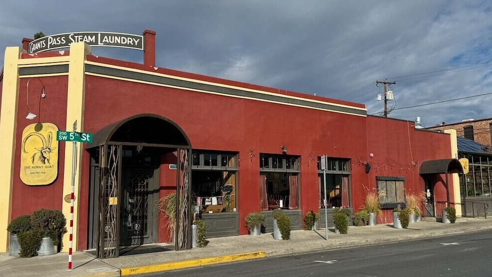 234 SW 5th St, Grants Pass, OR for Rent