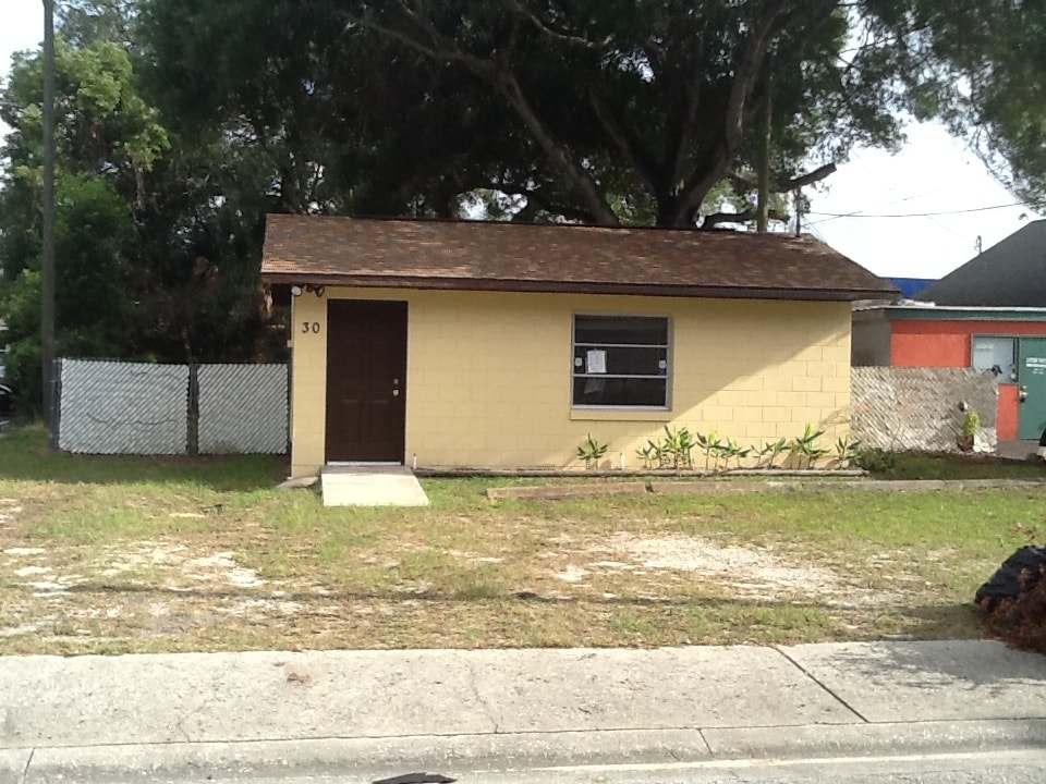 30 E Saint Louis Ave, Eustis, FL for Rent
