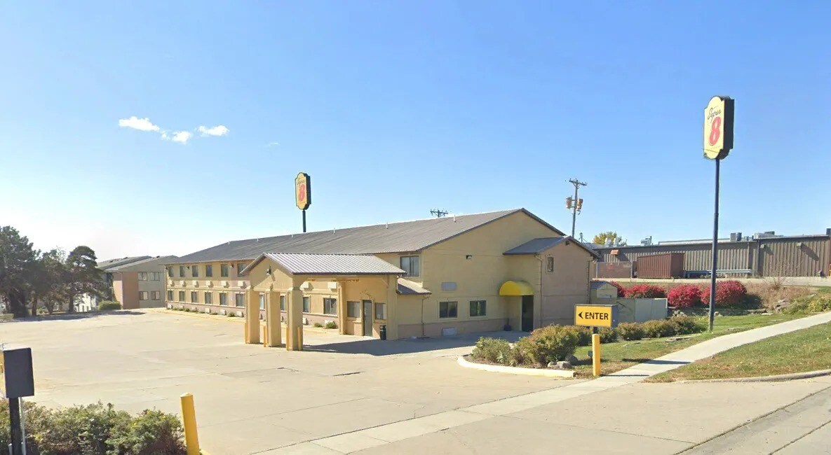 1635 South 12th Ave West, Newton, IA for Sale