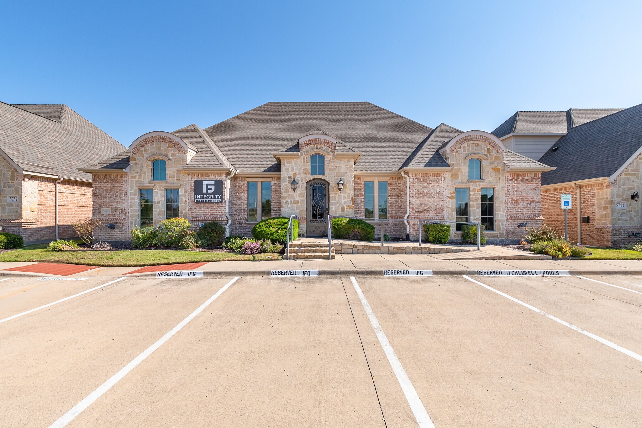 5748 Boat Club Rd, Fort Worth, TX for Sale