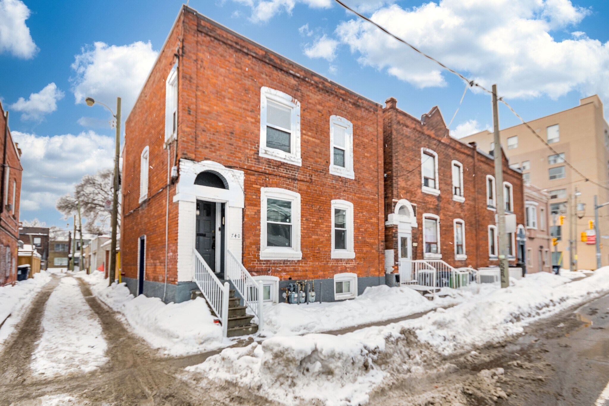 740 Lansdowne Av, Toronto, ON for Sale