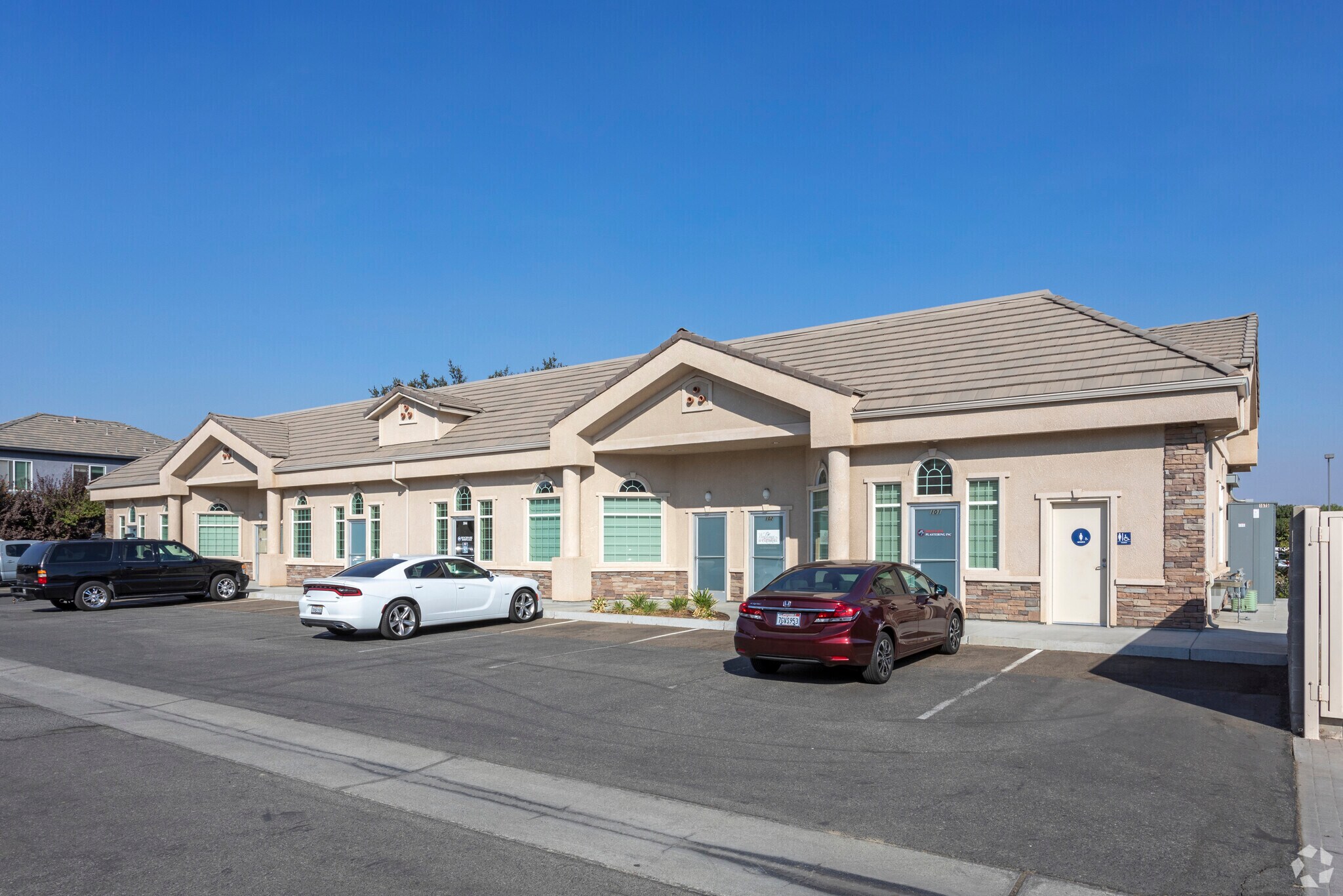 1575 Shaw Ave, Clovis, CA for Rent
