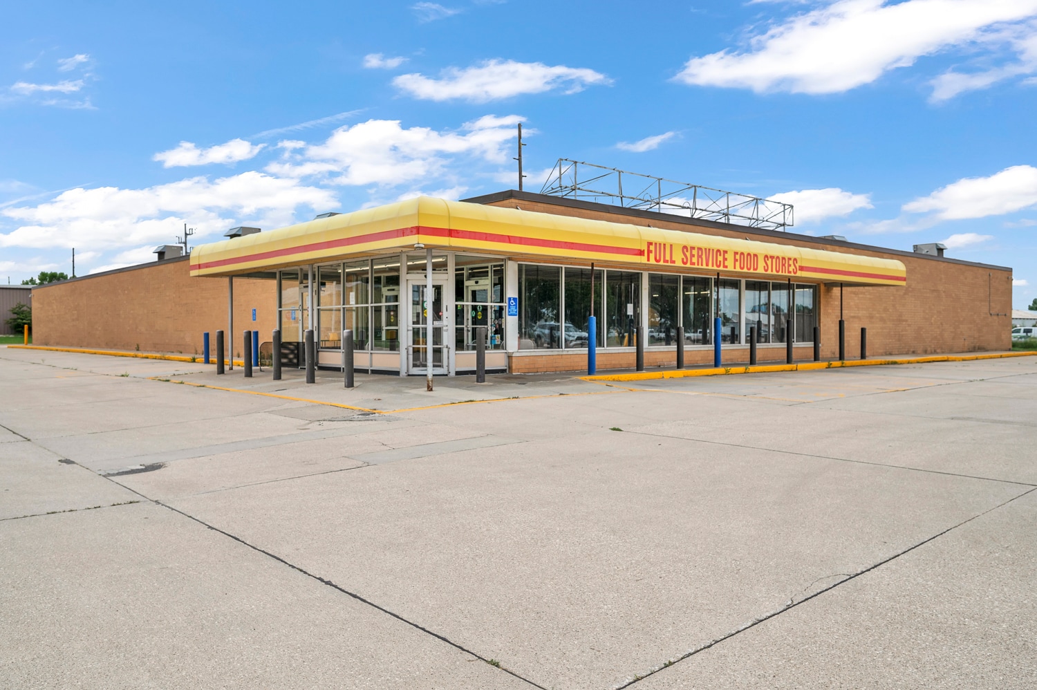 1906 Keokuk Ave, Spirit Lake, IA for Sale
