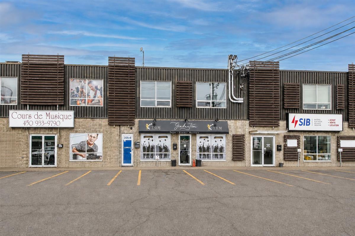 305B Boul Saint-Elzéar O, Laval, QC for Rent