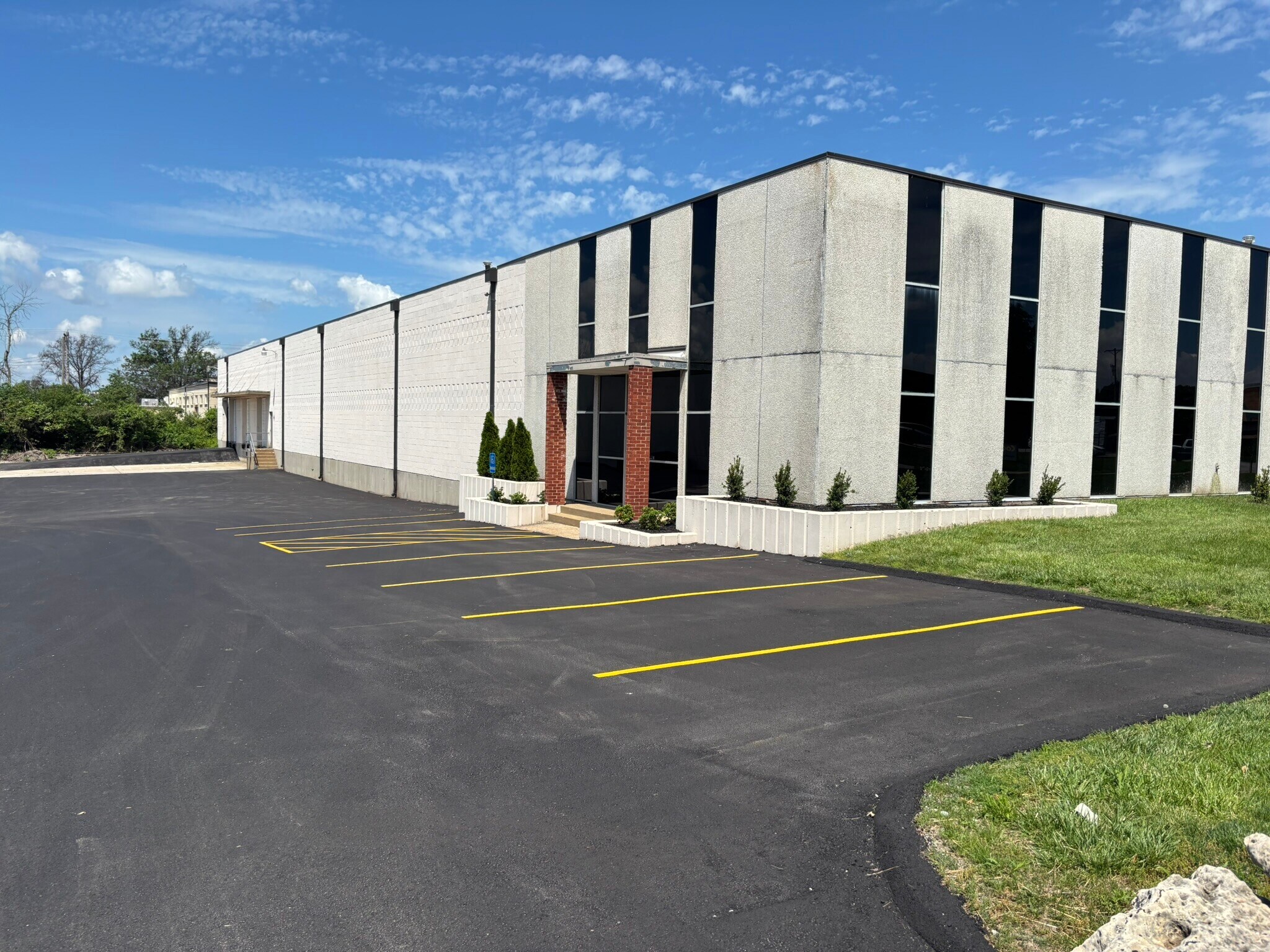 2441-2445 Northline Industrial Blvd, Maryland Heights, MO for Sale