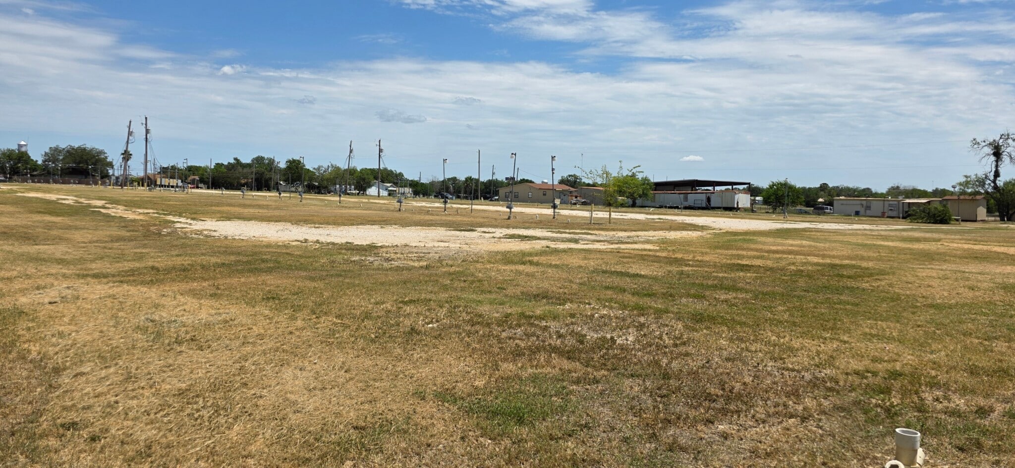 200 W 3rd Ave, Nixon, TX for Rent