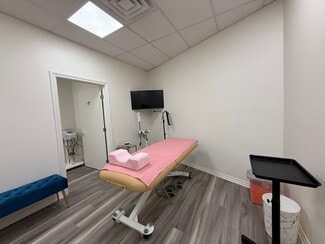 Woodland Hills, CA Office/Medical - 20011 Ventura Blvd