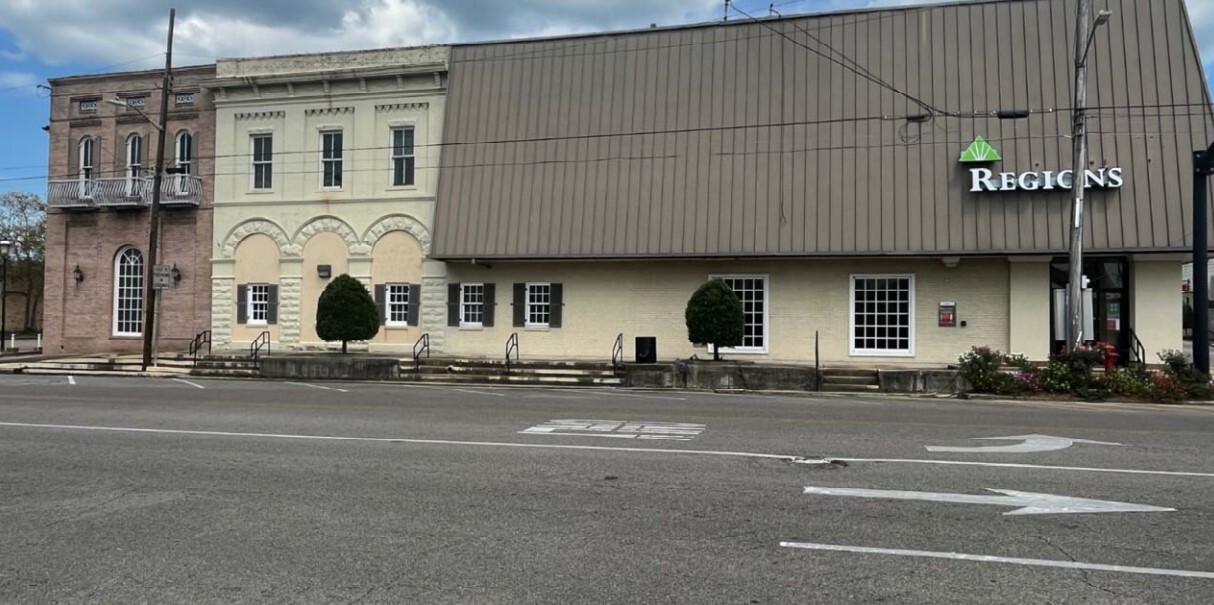 100 N Main St, Newton, MS for Sale