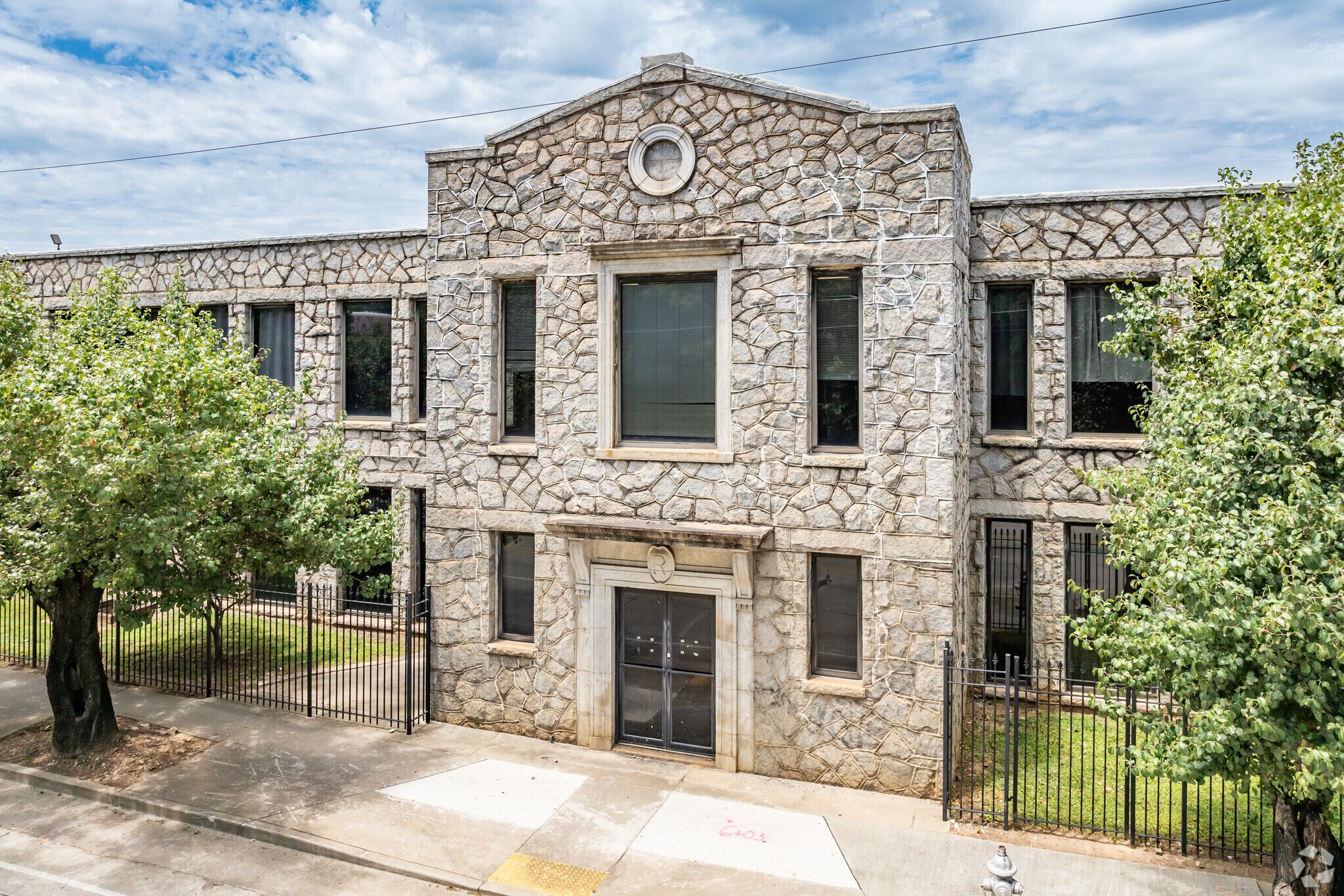 713 Ralph David Abernathy Blvd Atlanta, GA 30310 Flex Property for