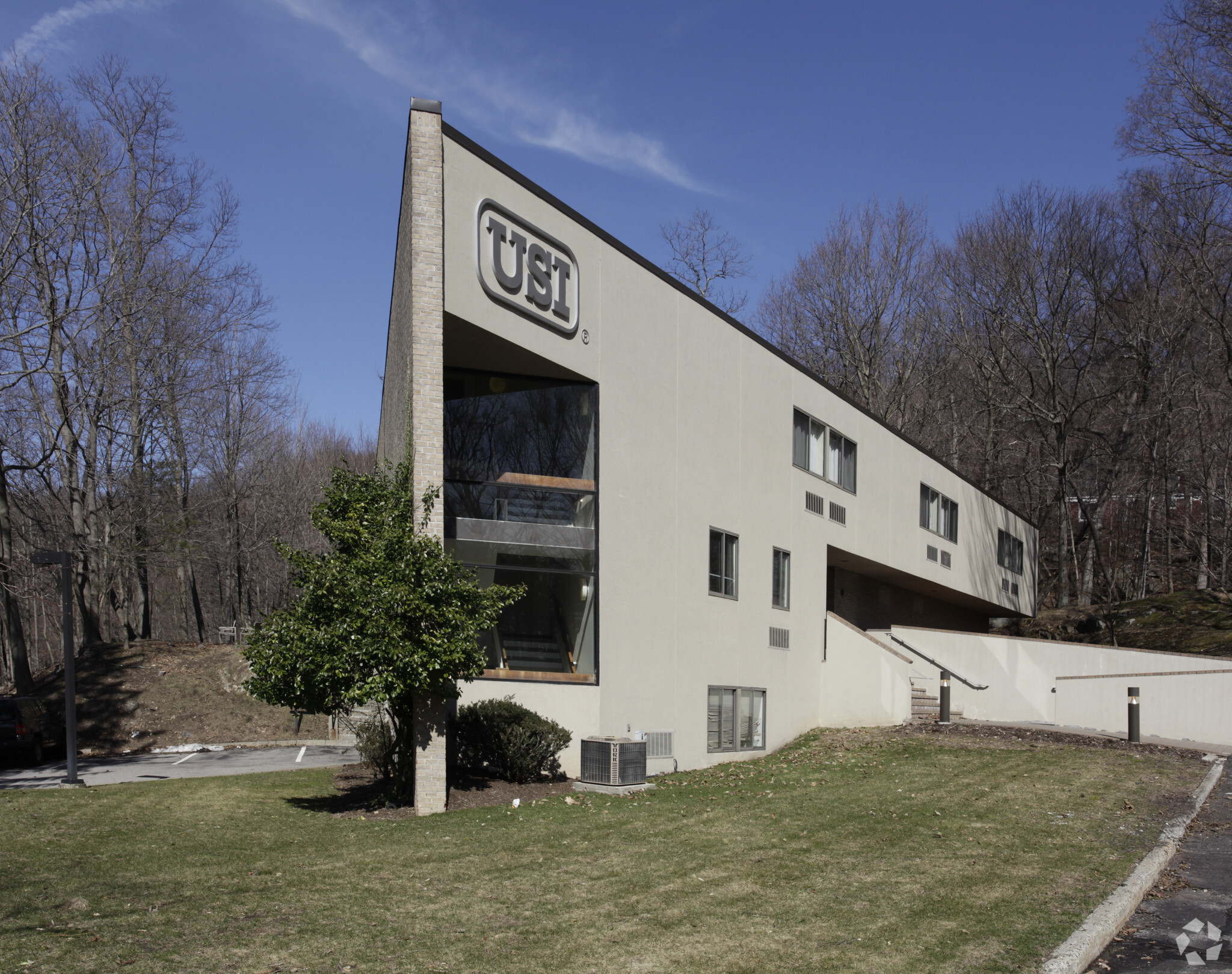 555 Pleasantville Rd, Briarcliff Manor, NY for Rent