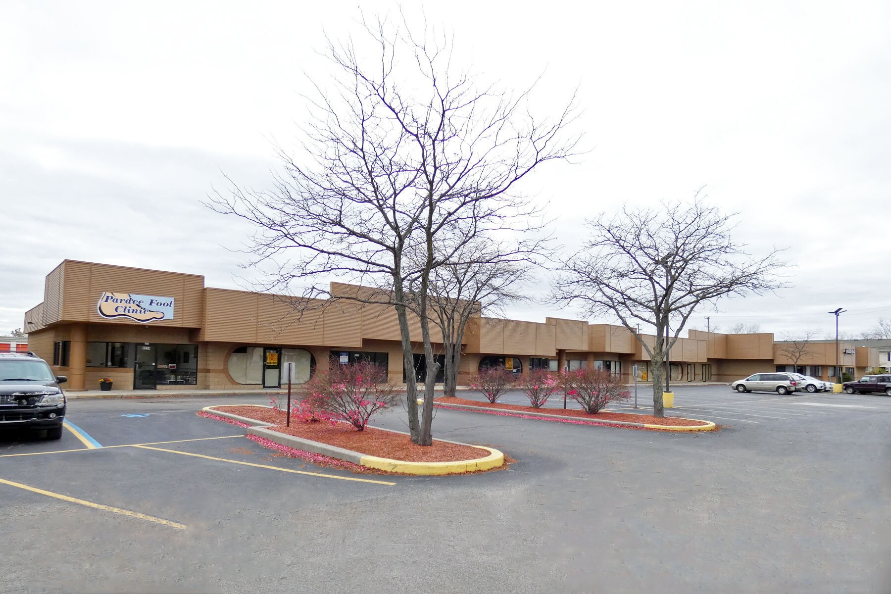 92049268 Pelham Rd Taylor, MI 48180 Shopping Center Property for