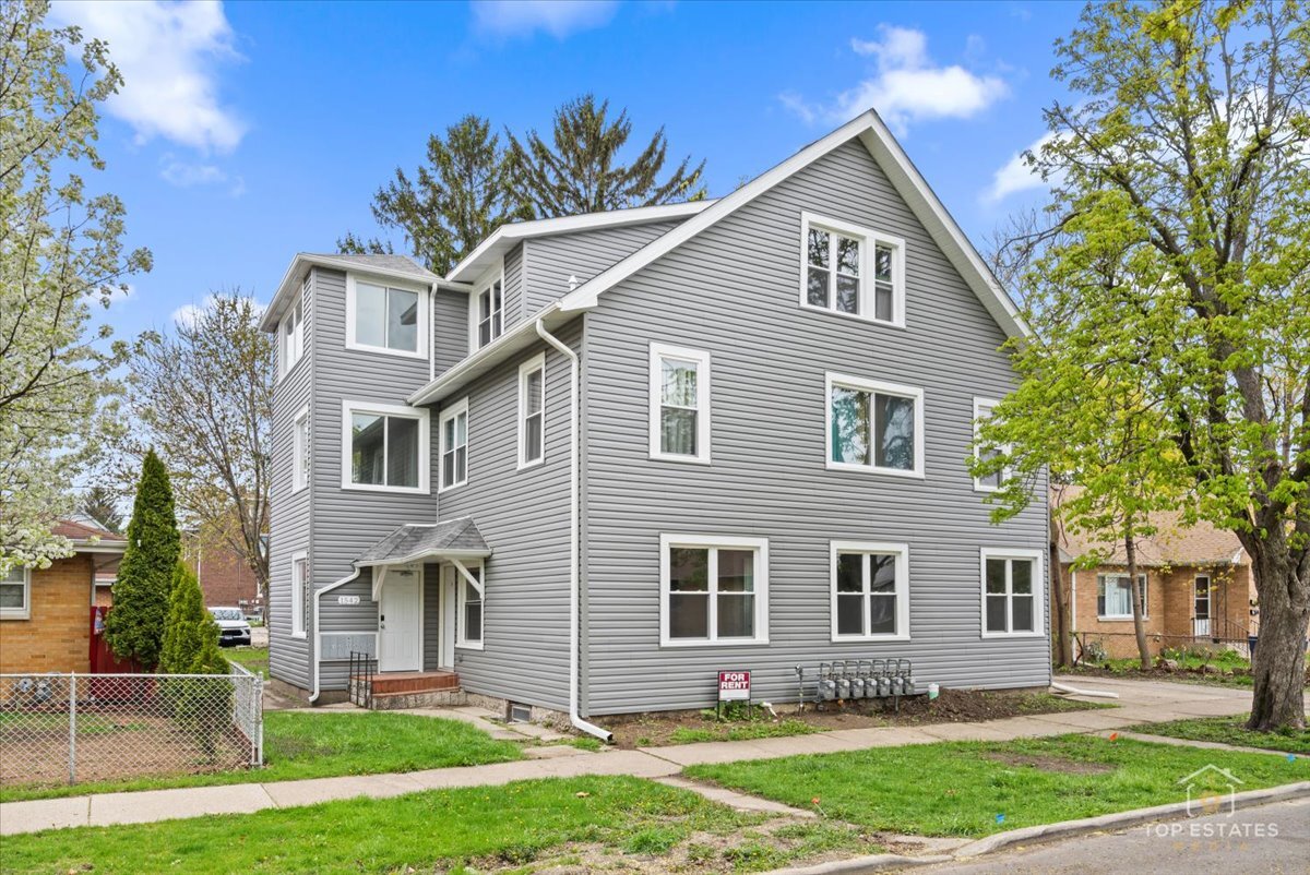 1542 Victoria Ave, North Chicago, IL for Sale