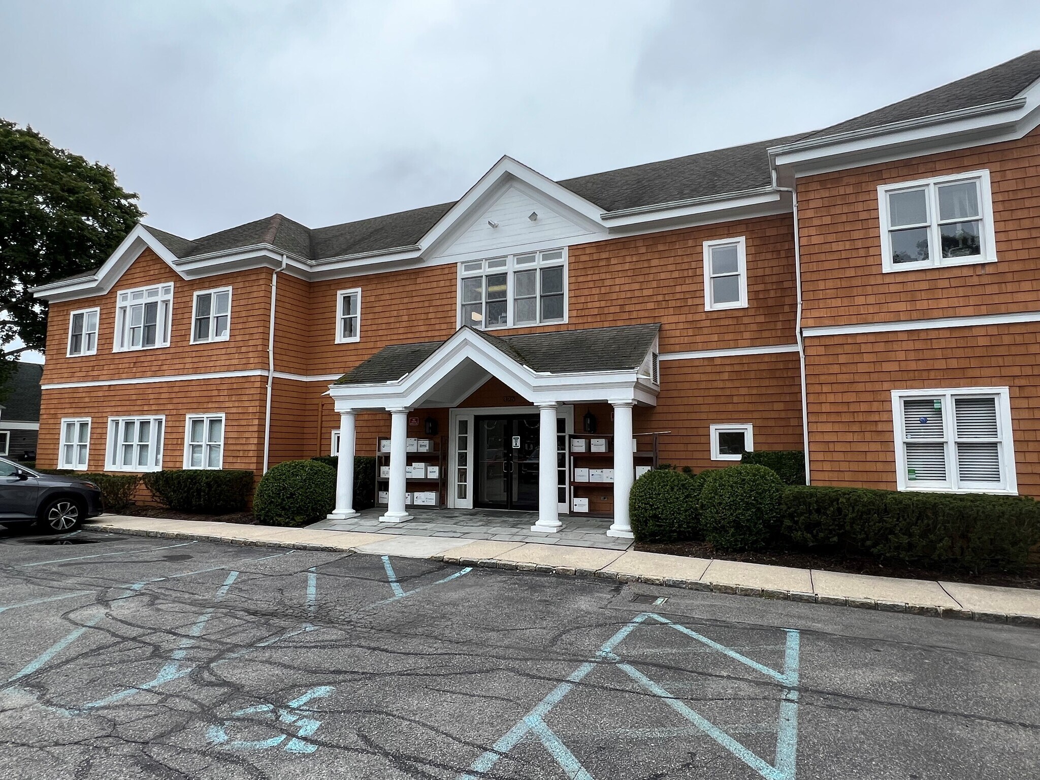 325 Meeting House Ln, Southampton, NY for Rent