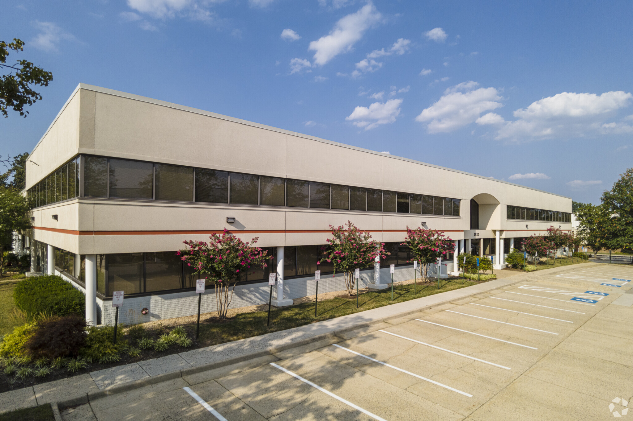 6820 Commercial Dr, Springfield, VA for Rent