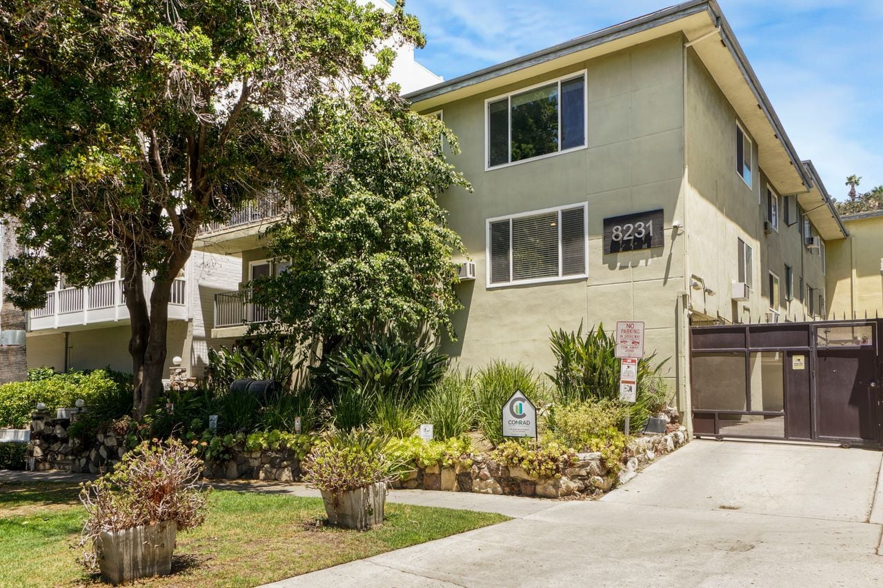8231 De Longpre Ave, West Hollywood, CA for Sale