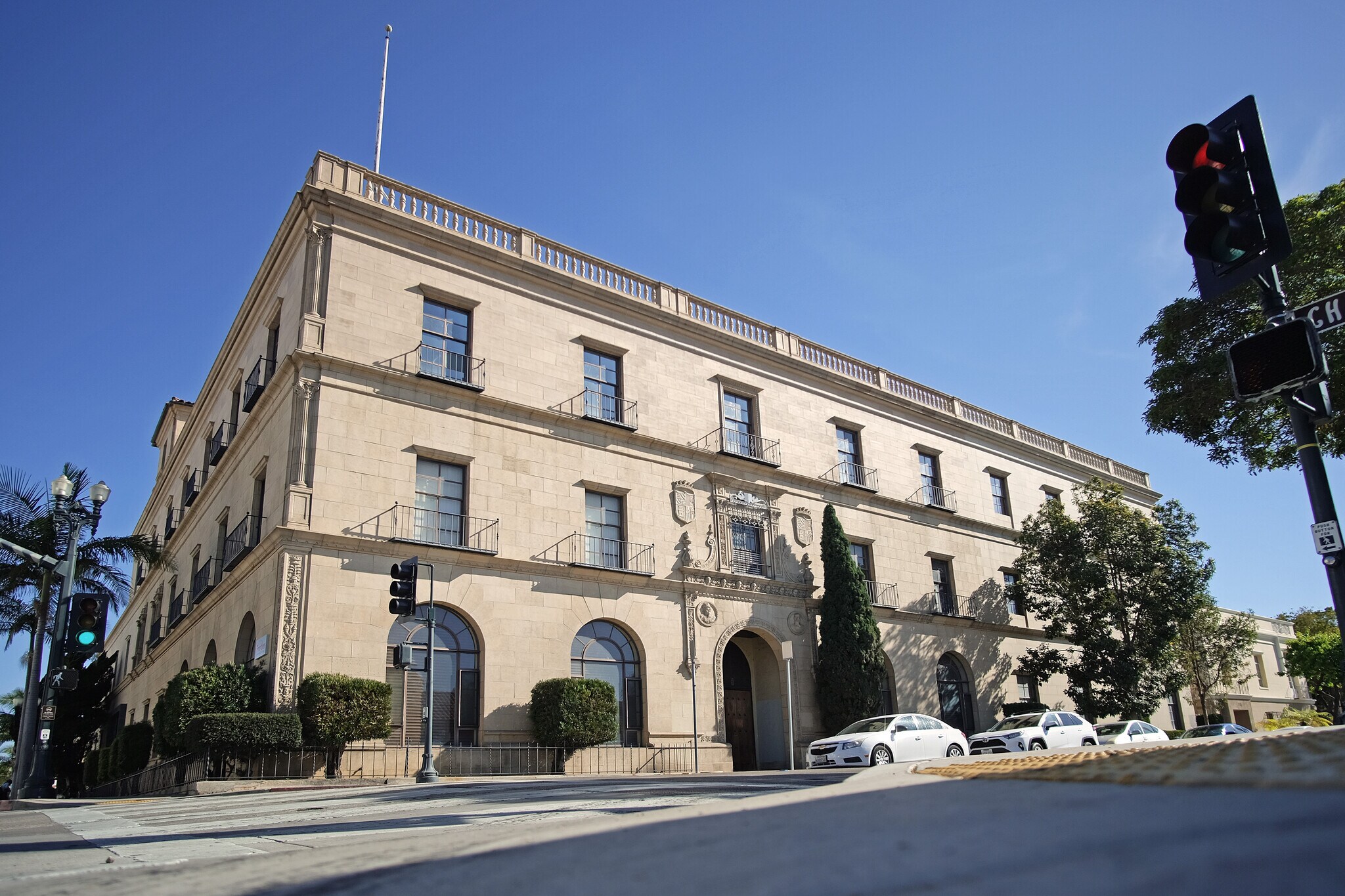 101 W Canon Perdido St Santa Barbara, CA 93101 Office Property for