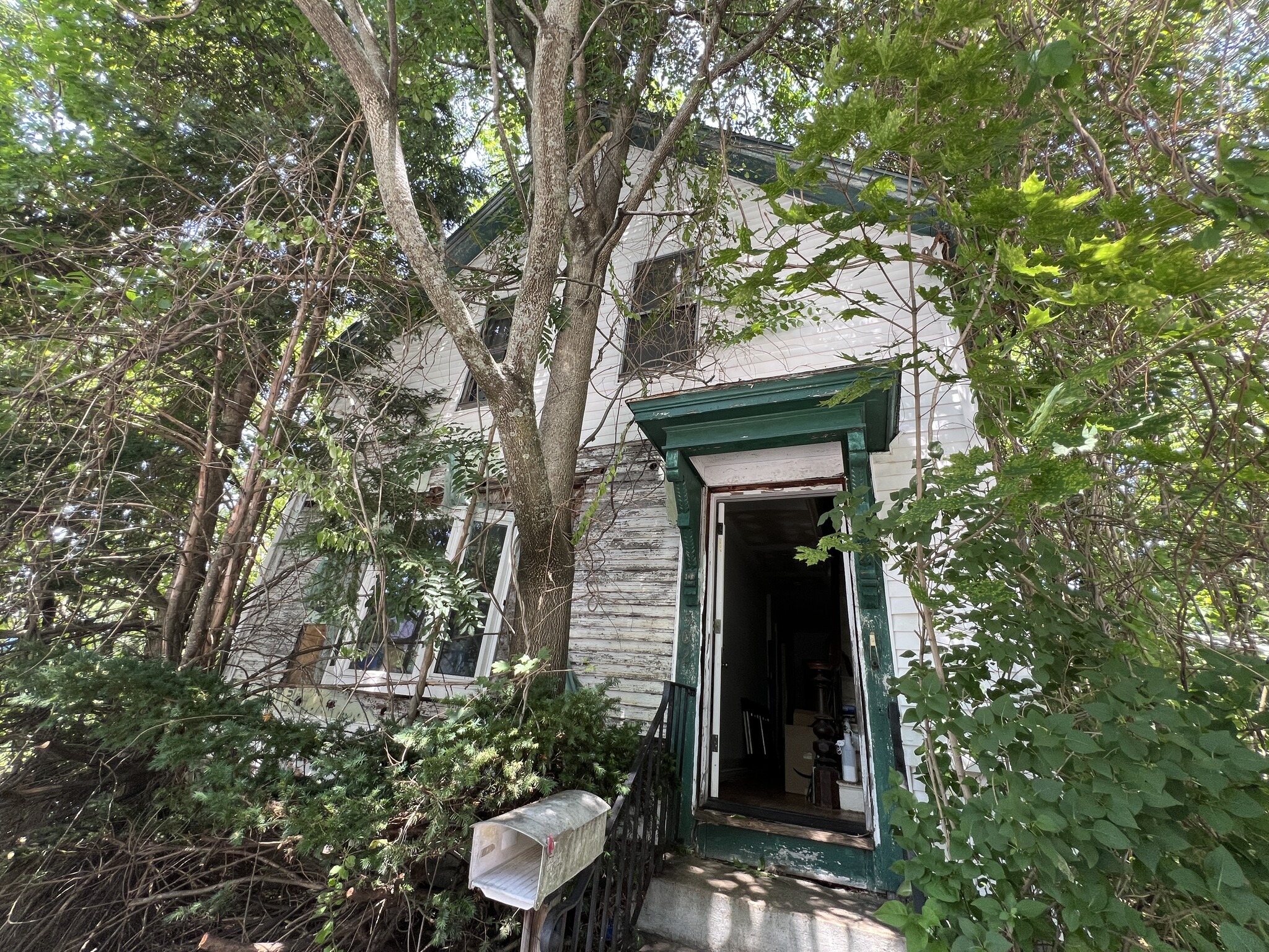 502 Manchester St, Manchester, NH for Sale