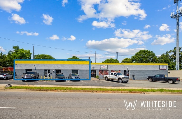 4425-4427 Brookshire Blvd, Charlotte, NC for Rent