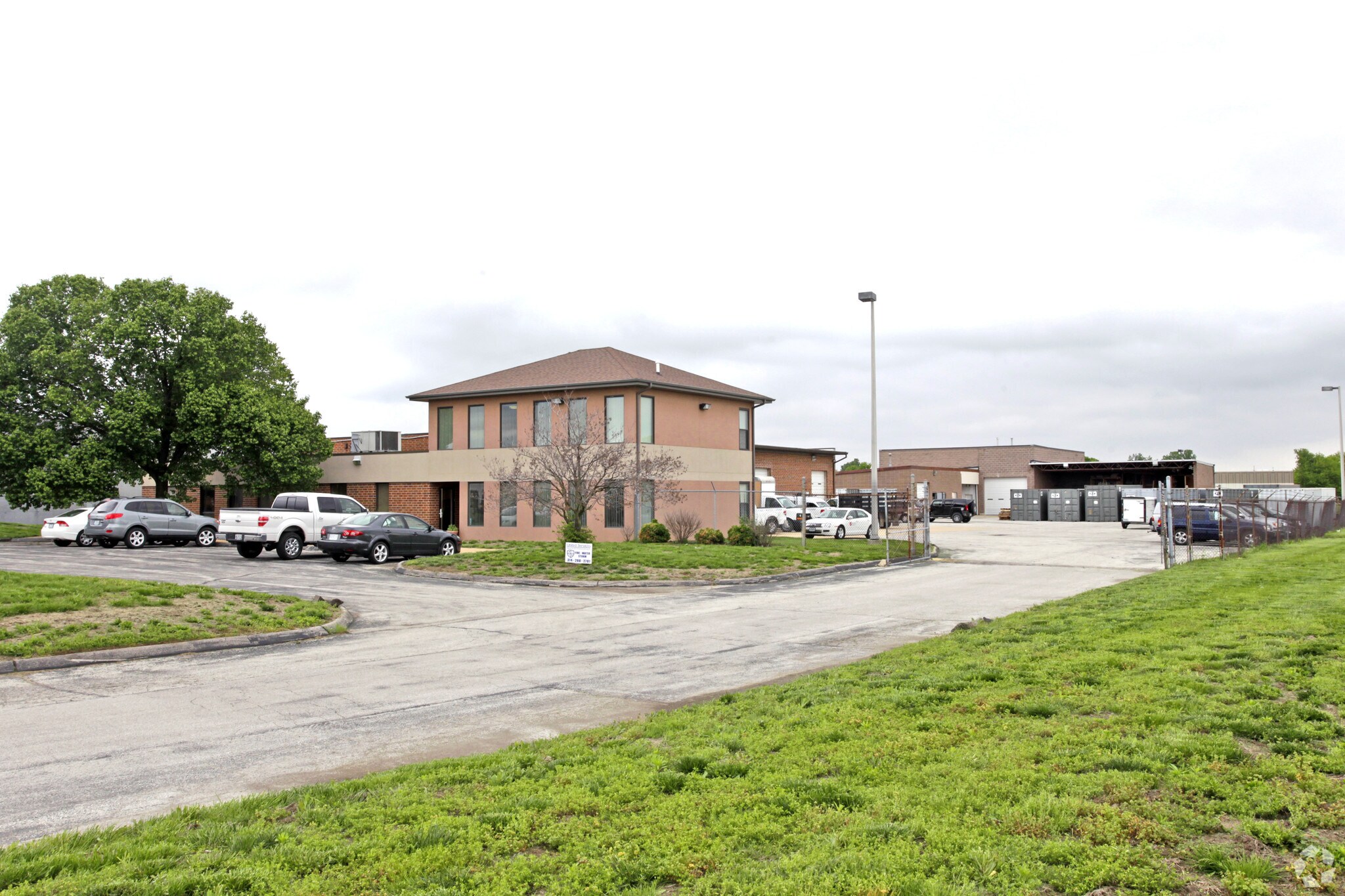 13701 Green Ash Ct, Earth City, MO for Sale