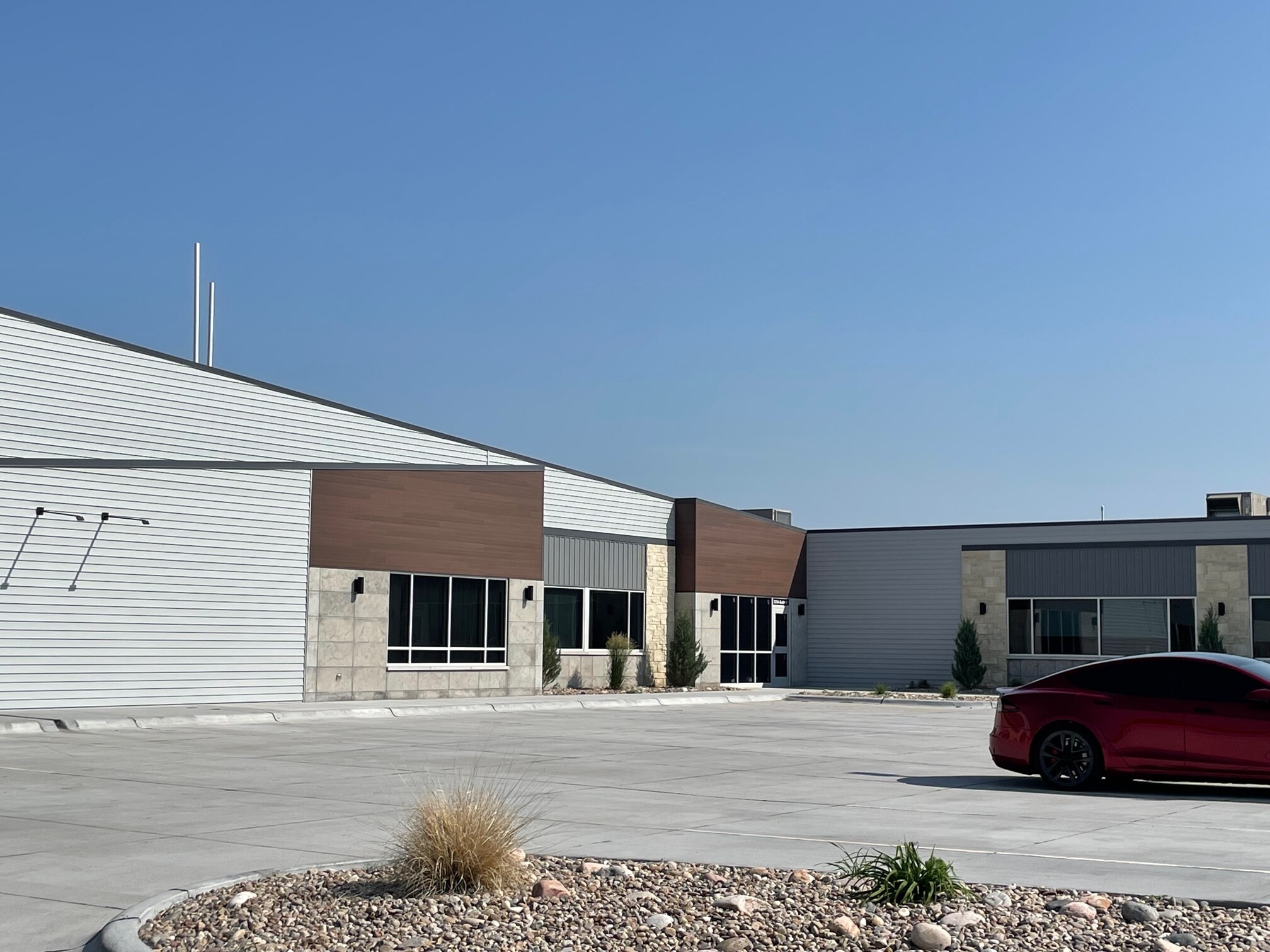 3234 W Schimmer Dr Grand Island, NE 68801 Flex Property for Lease on