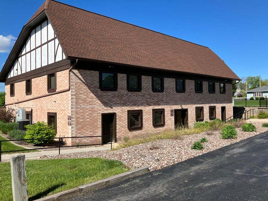 1305 Chestnut St, West Bend, WI for Sale